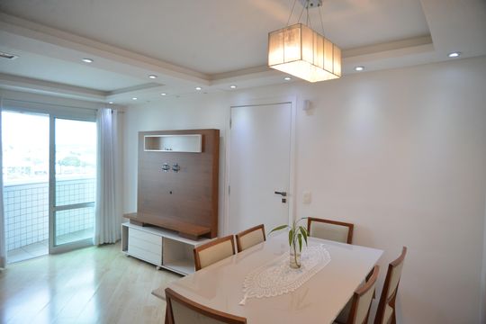 Sala de apartamento para alugar com 3 quartos, 90m² em Pinheirinho, Santo André