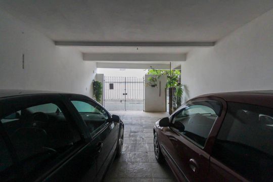 Garagem de casa à venda com 2 quartos, 125m² em Vila Ivone, São Paulo