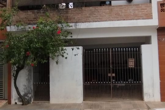 Fachada de casa à venda com 2 quartos, 125m² em Vila Ivone, São Paulo