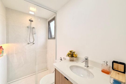 Banheiro de apartamento à venda com 3 quartos, 143m² em Campo Belo, São Paulo
