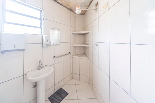 Banheiro Comum  de casa para alugar com 3 quartos, 380m² em Vila Valparaíso, Santo André