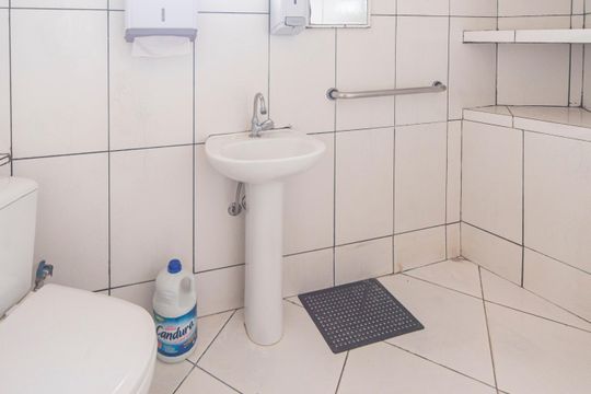 Banheiro Comum  de casa para alugar com 3 quartos, 380m² em Vila Valparaíso, Santo André