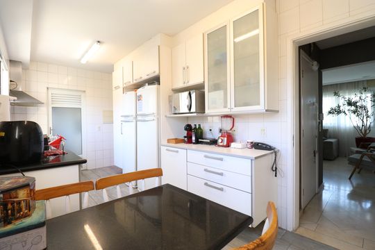 Cozinha de apartamento à venda com 4 quartos, 168m² em Vila Romana, São Paulo