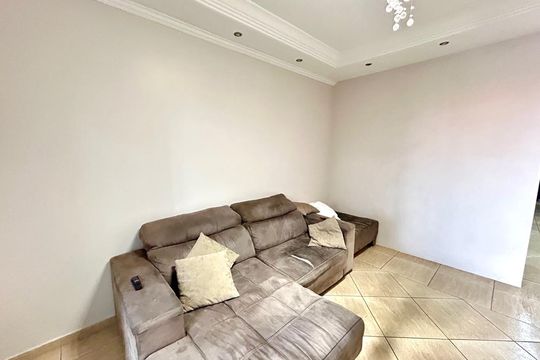 Sala 1 de casa à venda com 4 quartos, 240m² em Jardim Sao Francisco, Guarulhos