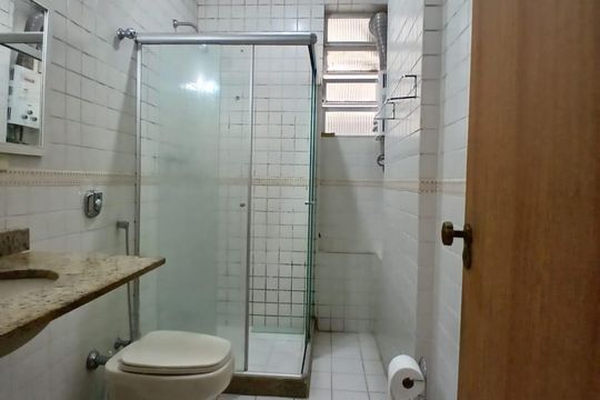 Banheiro de apartamento para alugar com 3 quartos, 83m² em Botafogo, Rio de Janeiro