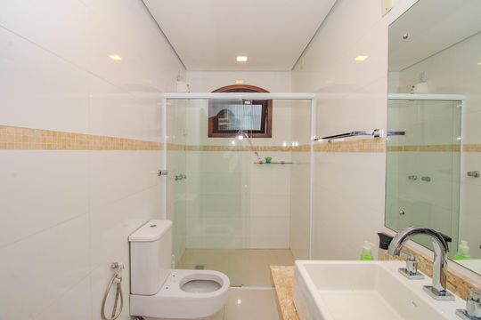 Casa para alugar com 4 quartos, 240m² em Santa Cecília, Porto Alegre