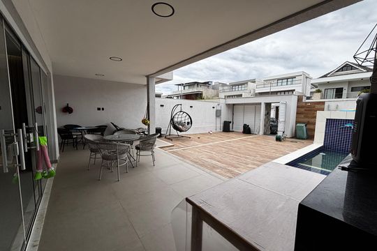 Área externa de casa de condomínio à venda com 5 quartos, 350m² em Vargem Grande, Rio de Janeiro