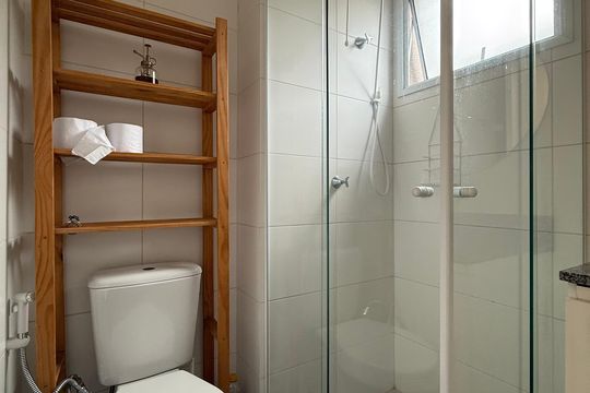 Banheiro social de apartamento para alugar com 2 quartos, 39m² em Vila Buarque, São Paulo
