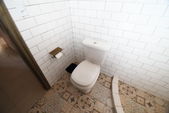 Banheiro 2 de casa à venda com 3 quartos, 395m² em Parque São Quirino, Campinas