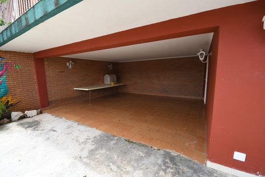 Garagem de casa à venda com 3 quartos, 395m² em Parque São Quirino, Campinas