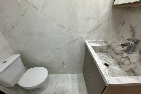 Banheiro de apartamento à venda com 2 quartos, 48m² em Bethaville I, Barueri