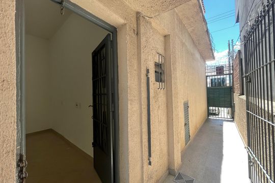 Corredor externo de kitnet/studio para alugar com 1 quarto, 28m² em Jardim Rosa de Franca, Guarulhos
