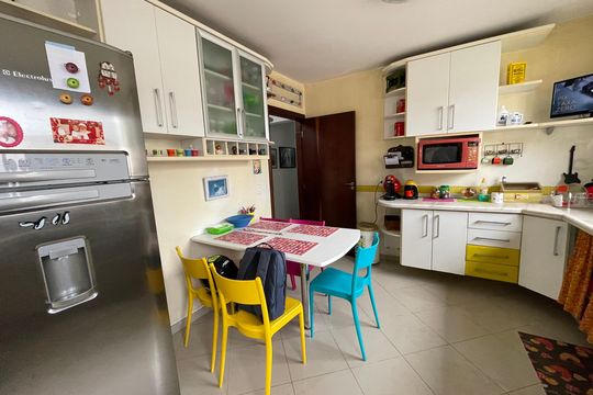 Cozinha de casa de condomínio para alugar com 4 quartos, 581m² em Chácara Represinha, Cotia