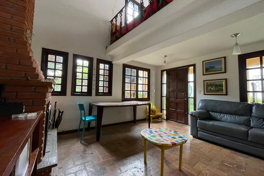 Sala de casa de condomínio para alugar com 4 quartos, 581m² em Chácara Represinha, Cotia