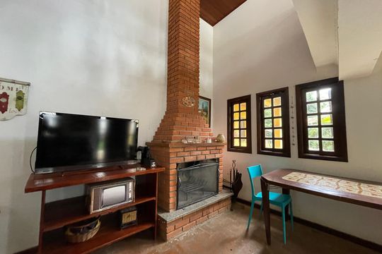 Sala de casa de condomínio para alugar com 4 quartos, 581m² em Chácara Represinha, Cotia