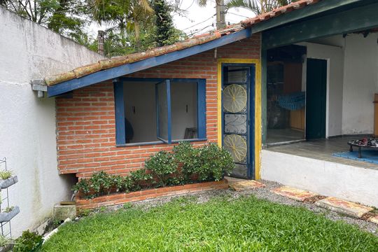 Quintal de casa de condomínio para alugar com 4 quartos, 581m² em Chácara Represinha, Cotia