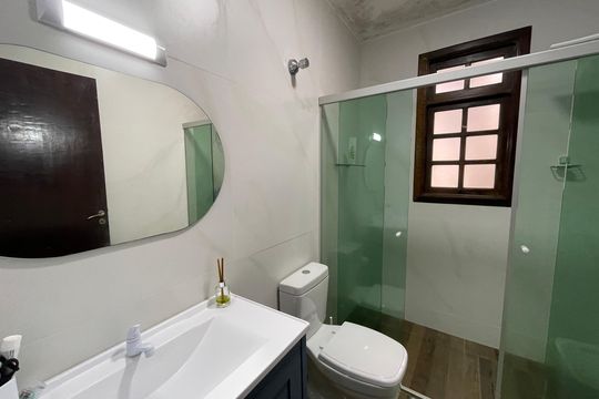 Banheiro 1 de casa de condomínio para alugar com 4 quartos, 581m² em Chácara Represinha, Cotia