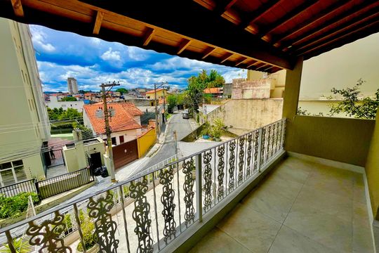 Sacada quarto 1 de casa à venda com 3 quartos, 319m² em Vila Rosalia, Guarulhos
