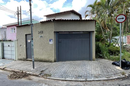 Fachada com Placa  de casa à venda com 3 quartos, 200m² em Adalgisa, São Paulo