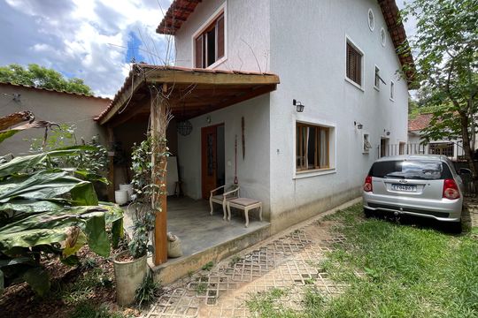 Garagem de casa à venda com 3 quartos, 200m² em Adalgisa, São Paulo