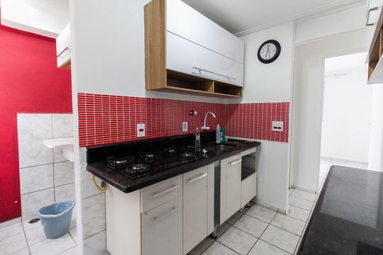 Cozinha de apartamento para alugar com 2 quartos, 45m² em Conjunto Residencial José Bonifácio, São Paulo