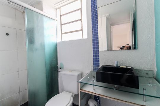 Banheiro de apartamento para alugar com 2 quartos, 45m² em Conjunto Residencial José Bonifácio, São Paulo