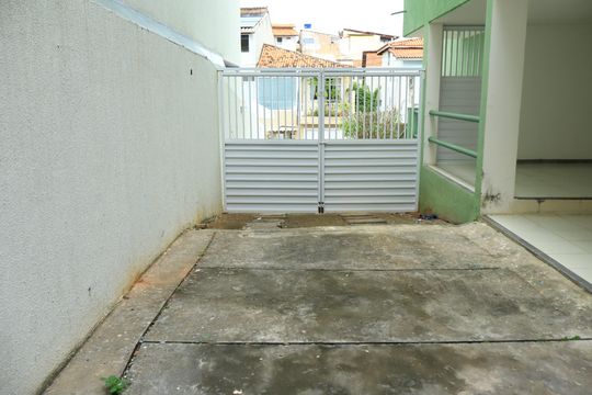 Garagem de apartamento para alugar com 2 quartos, 85m² em Jardim Placaford, Salvador