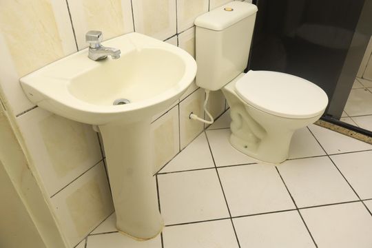 Banheiro Social de apartamento para alugar com 2 quartos, 85m² em Jardim Placaford, Salvador
