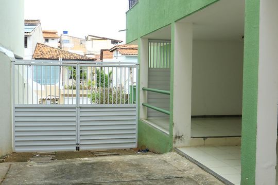 Garagem de apartamento para alugar com 2 quartos, 85m² em Jardim Placaford, Salvador