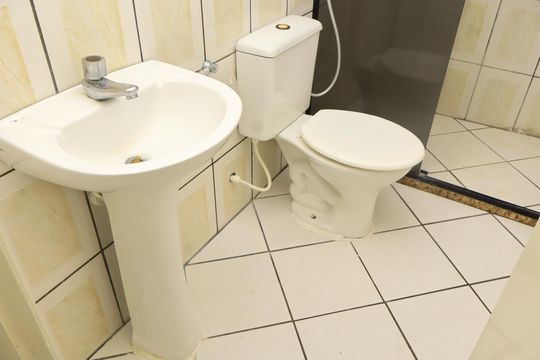 Banheiro da Suíte de apartamento para alugar com 2 quartos, 85m² em Jardim Placaford, Salvador