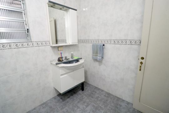 Banheiro de casa à venda com 2 quartos, 200m² em Vila Assunção, Santo André
