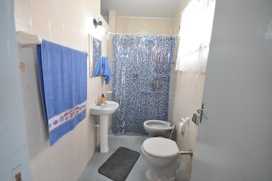 Banheiro de Serviço de casa à venda com 3 quartos, 242m² em Vila Ede, São Paulo