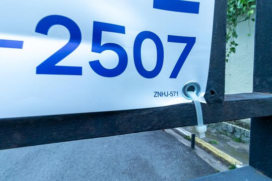 Placa ZNHJ-571 de casa à venda com 3 quartos, 240m² em Bom Retiro, São Paulo