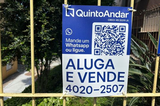 Plaquinha Instalada código LBED-34 de apartamento para alugar com 1 quarto, 56m² em Jardim Itu, Porto Alegre