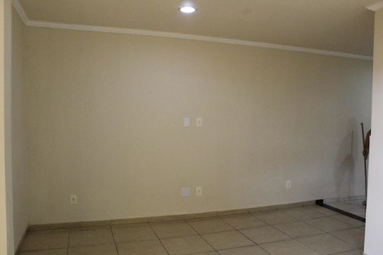 Sala de casa para alugar com 1 quarto, 360m² em Curicica, Rio de Janeiro