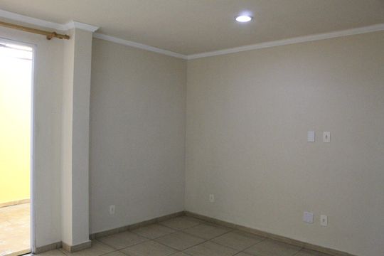 Sala de casa para alugar com 1 quarto, 360m² em Curicica, Rio de Janeiro