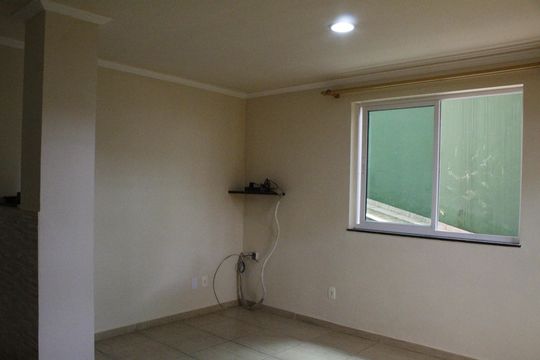 Sala de casa para alugar com 1 quarto, 360m² em Curicica, Rio de Janeiro