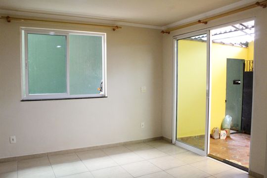 Sala de casa para alugar com 1 quarto, 360m² em Curicica, Rio de Janeiro
