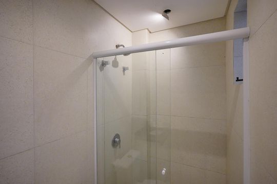 Banheiro de kitnet/studio para alugar com 1 quarto, 52m² em Santo Antonio de Lisboa, Florianópolis