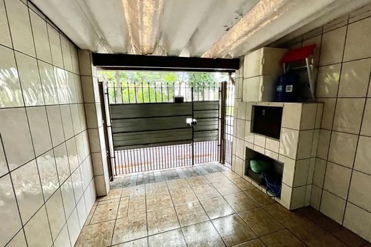 Garagem de casa à venda com 2 quartos, 128m² em Carandiru, São Paulo