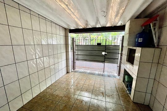 Garagem de casa à venda com 2 quartos, 128m² em Carandiru, São Paulo