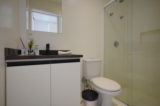 Banheiro de kitnet/studio para alugar com 1 quarto, 26m² em Santo Antonio de Lisboa, Florianópolis