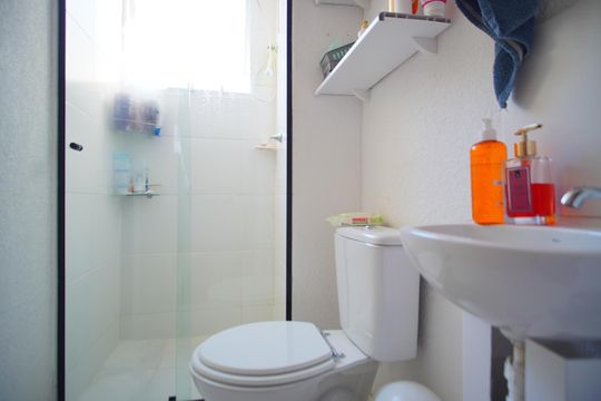 Banheiro Corredor de apartamento à venda com 2 quartos, 42m² em Sarandi, Porto Alegre