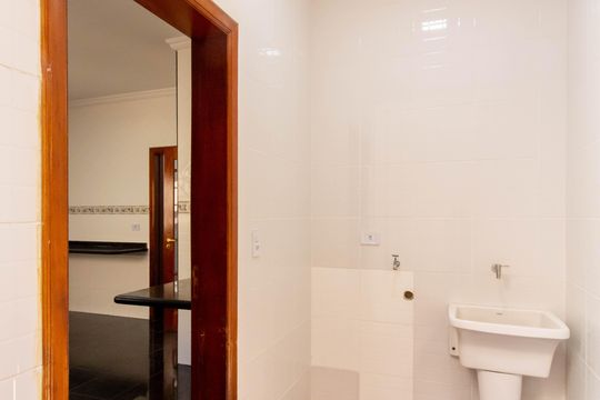 Area de Serviço  de casa à venda com 3 quartos, 211m² em Jardim Santa Mena, Guarulhos