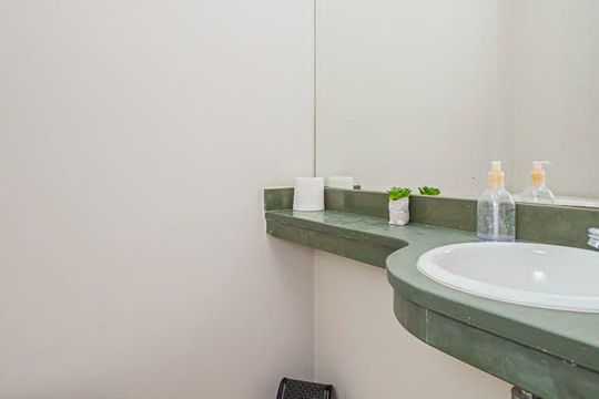 Banheiro de apartamento à venda com 2 quartos, 93m² em Vila Madalena, São Paulo