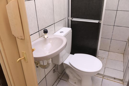 Banheiro Social de apartamento para alugar com 3 quartos, 135m² em Pernambués, Salvador