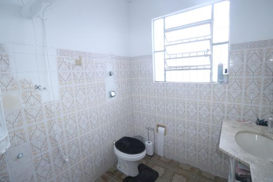 Banheiro 1 de casa à venda com 3 quartos, 180m² em Jardim Santo André, Santo André