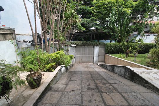 Frente da casa - Garagem de casa à venda com 3 quartos, 340m² em Tanque, Rio de Janeiro