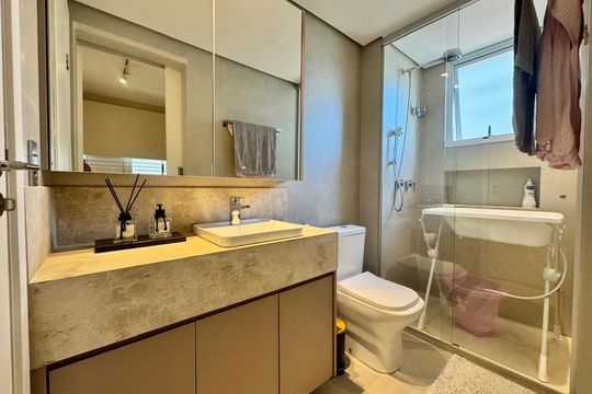 banheiro 2 de apartamento para alugar com 3 quartos, 87m² em Vila da Serra, Nova Lima