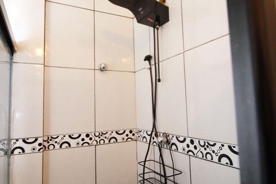 Banheiro de apartamento à venda com 2 quartos, 70m² em Vaz Lobo, Rio de Janeiro